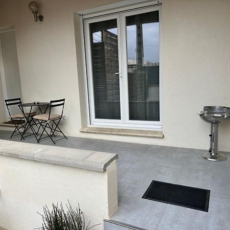 Appartement T2 Avec Terrasse Et Cour Cavaillon Exterior foto