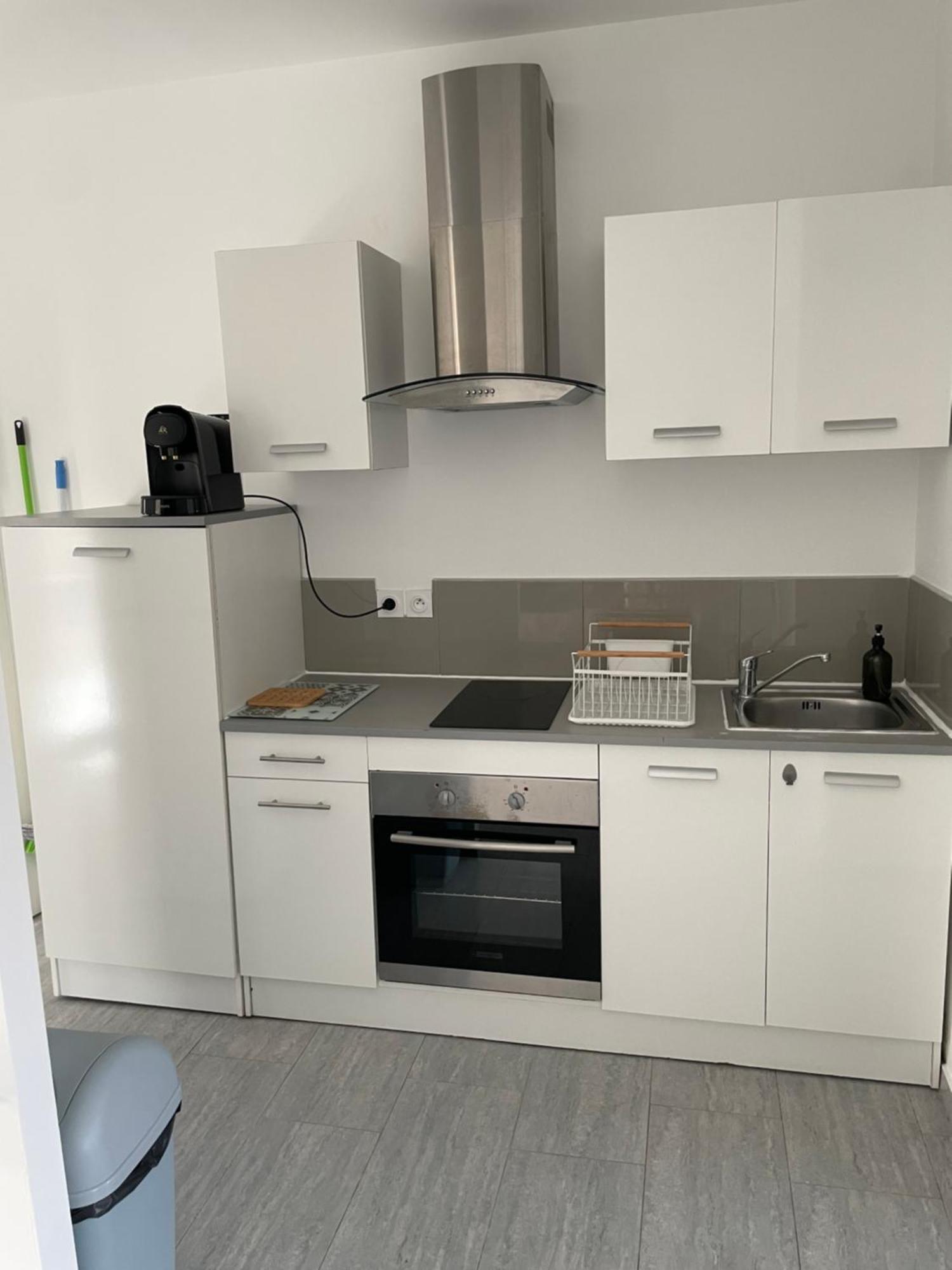 Appartement T2 Avec Terrasse Et Cour Cavaillon Exterior foto