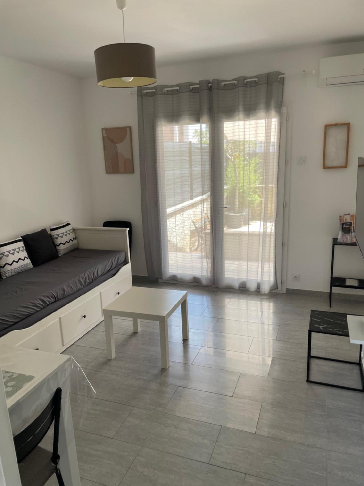 Appartement T2 Avec Terrasse Et Cour Cavaillon Exterior foto