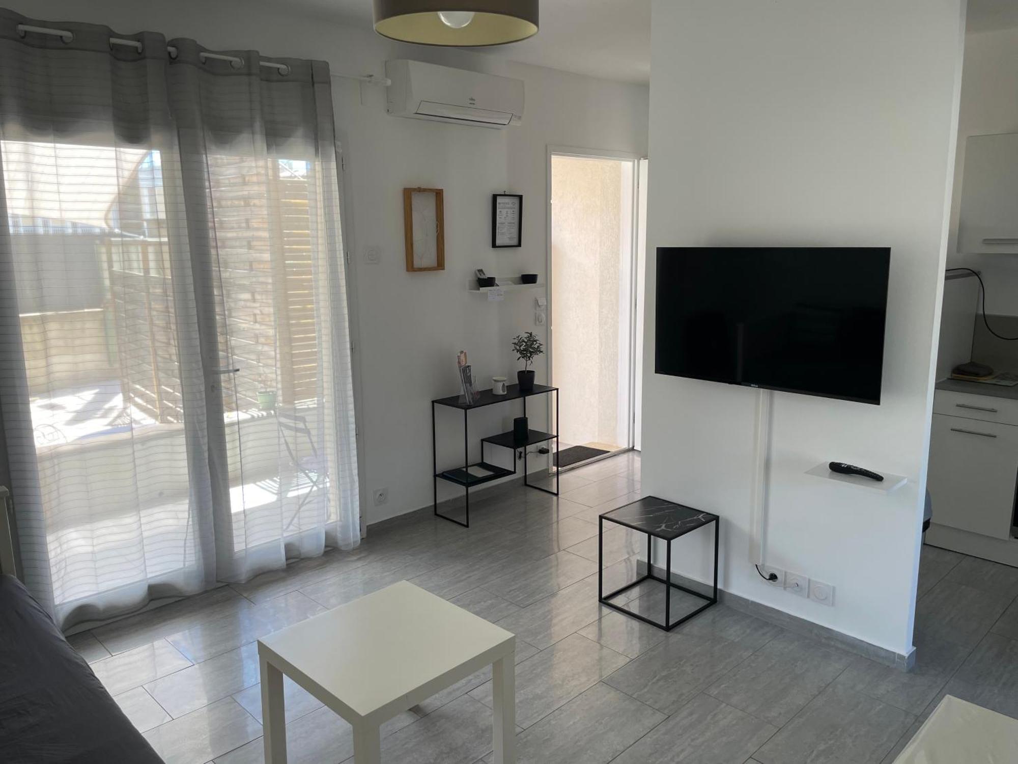 Appartement T2 Avec Terrasse Et Cour Cavaillon Exterior foto