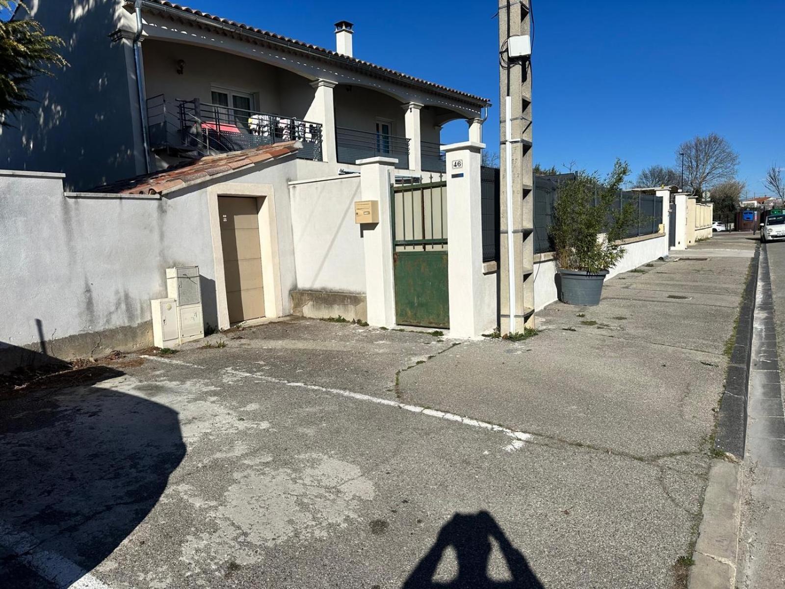 Appartement T2 Avec Terrasse Et Cour Cavaillon Exterior foto
