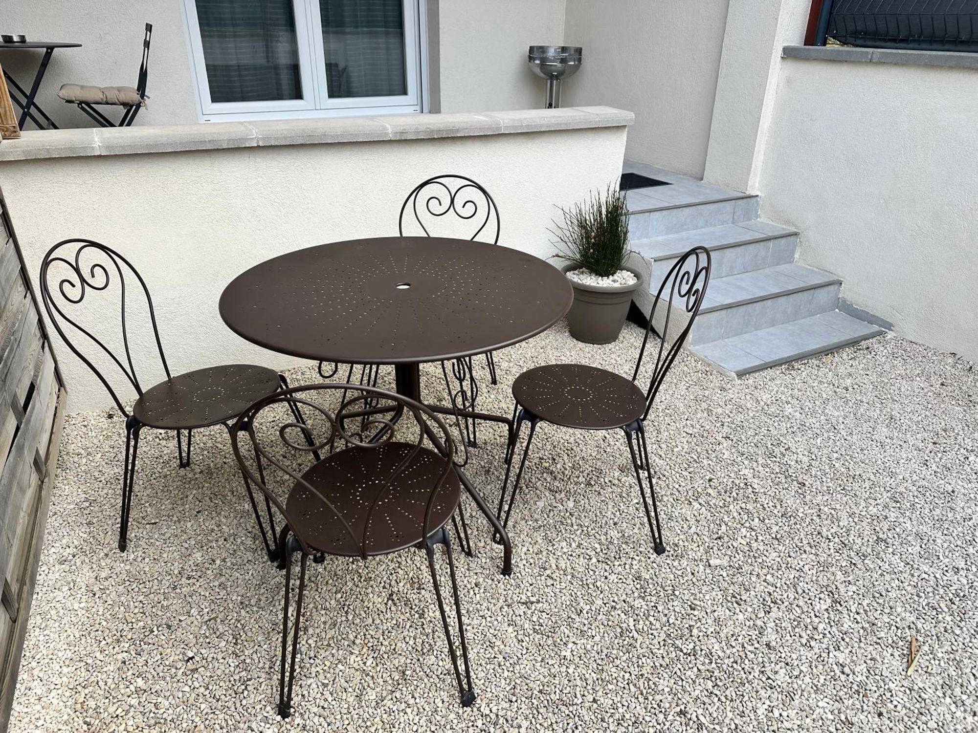 Appartement T2 Avec Terrasse Et Cour Cavaillon Exterior foto